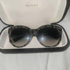 GUCCI SUNGLASSES - Grey/ Black Stripe